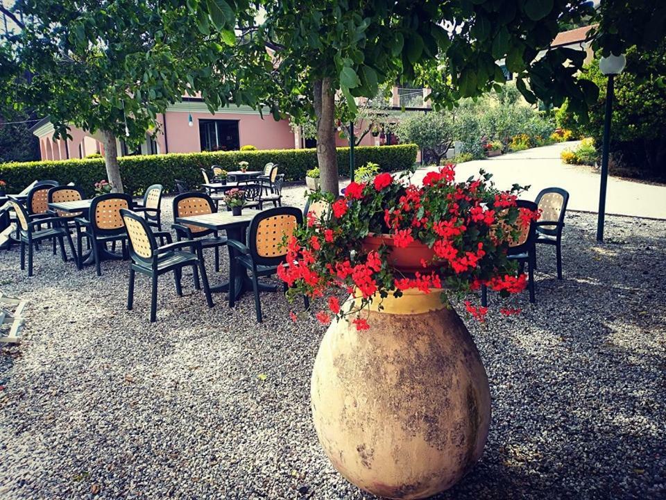 Hotel La Rossola Resort & Natura Бонассола Екстер'єр фото